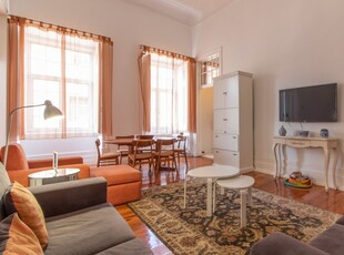 Apartamento de 2 quartos para alugar em Bairro Alto, Lisboa