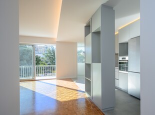 Apartamento T2 renovado, na Boavista, para arrendar, Porto, Portugal