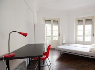 Quarto acolhedor em apartamento com 7 quartos em Arroios, Lisboa