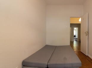 Quarto acolhedor para alugar em apartamento T3 em São Domingos