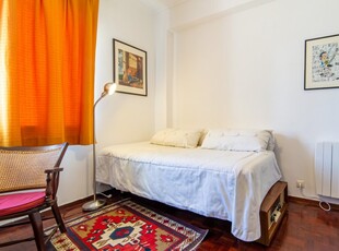 Quarto bonito para alugar em apartamento de 4 quartos em Oeiras, Lisboa
