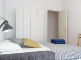 Quarto elegante em apartamento de 4 quartos em Arroios, Lisboa