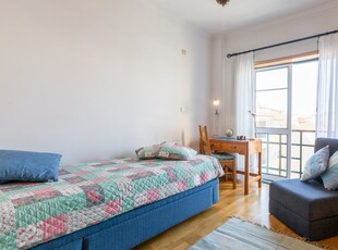 Quarto em apartamento com 3 quartos em São Domingos de Rana, Lisboa
