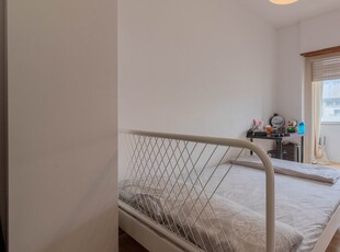 Quarto em apartamento com 6 quartos em Campo de Ourique, Lisboa