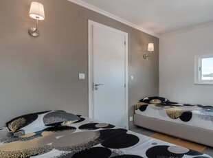 Quarto em apartamento de 3 quartos para alugar em Campolide, Lisboa