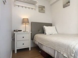 Quarto em casa com 8 quartos em Oeiras, Lisboa