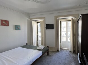 Quarto espaçoso em apartamento de 6 quartos em Arroios, Lisboa