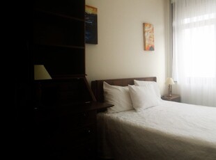 Quarto luminoso em apartamento de 3 quartos em Cedofeita, Porto