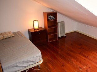 Quarto mobiliado em apartamento de 5 quartos em Arroios, Lisboa