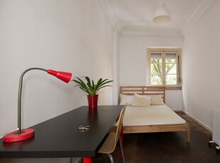 Quarto mobiliado em apartamento de 7 quartos em Arroios, Lisboa