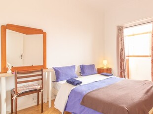 Quarto para alugar em apartamento de 3 quartos em Areeiro, Lisboa