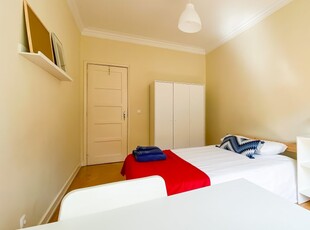 Quarto para alugar em apartamento de 3 quartos em Santa Cruz, Lisboa