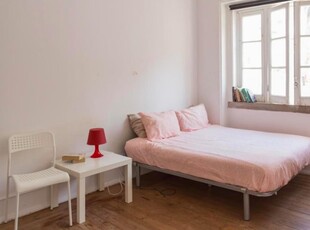 Quarto para alugar em apartamento de 5 quartos em Areeiro, Lisboa