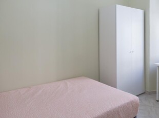 Quarto para alugar em apartamento de 5 quartos em Arroios, Lisboa