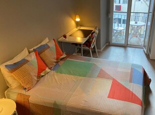 Quarto para alugar em apartamento de 5 quartos em Arroios, Lisboa