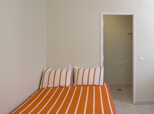 Quarto para alugar em apartamento de 5 quartos em Arroios, Lisboa