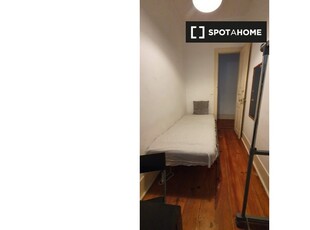 Quarto para alugar em apartamento de 5 quartos em Lisboa