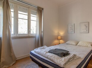 Quarto para alugar em apartamento de 5 quartos em Penha de França