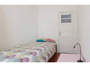 Quarto para alugar em apartamento de 6 quartos no Areeiro, Lisboa