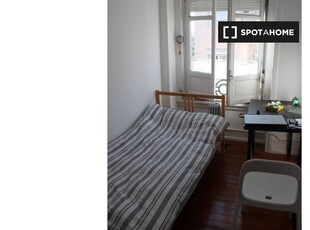 Quarto para alugar em apartamento de 6 quartos no Areeiro, Lisboa