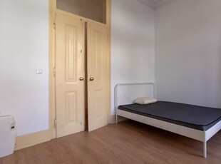 Quarto para alugar em apartamento de 8 quartos em Arroios, Lisboa