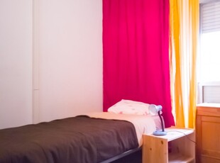 Quartos para alugar em apartamento de 3 quartos em Arroios, Lisboa