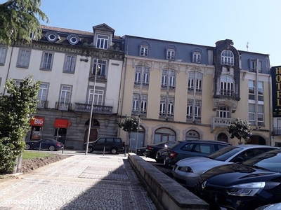 Prédio no largo de S. João do Souto-Braga