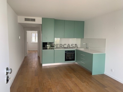 Apartamento T1 para arrendamento na Rua da Senhora da Luz