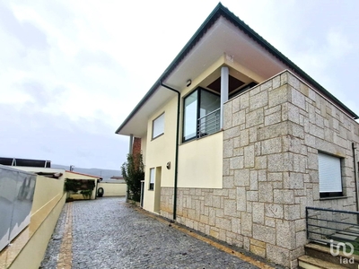 Casa / Villa T4 em Barroselas E Carvoeiro de 271 m²