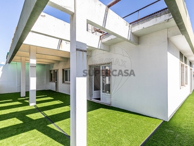 Apartamento T3 para arrendamento em São Domingos de Benfica