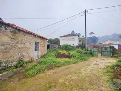 Moradia térrea para recuperar, situada em Vila Franca - Viana do Castelo