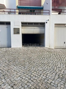 Estacionamento para alugar em São Sebastião, Portugal