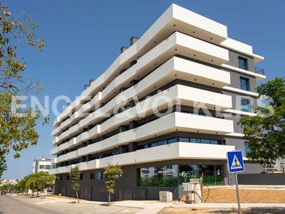 Moderno e espaçoso apartamento T3 no centro de Faro