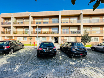 Apartamento para comprar em Landim, Portugal