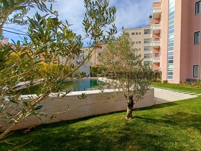 Apartamento T2 para arrendamento em Praça Francisco Sá Carneiro