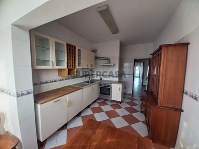 Apartamento T2 para arrendamento na Praceta António Ferreira