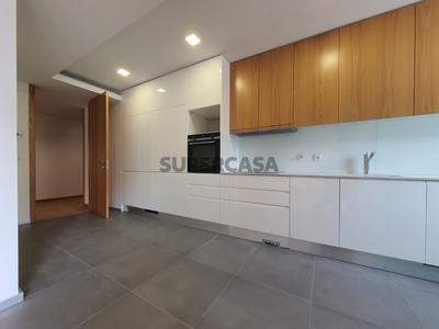 Apartamento T2+1 para arrendamento na Rua Adélia Ferreira dos Santos Carvalho