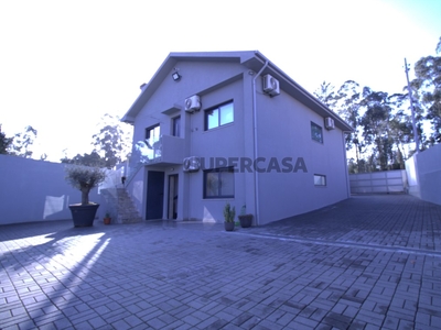 Moradia Isolada T4 Duplex à venda em Vilar de Andorinho