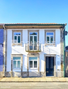 Prédio remodelado no centro da Vila de Caminha