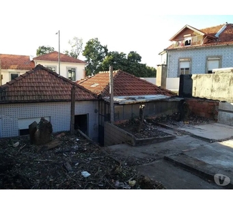 Casa para recuperar com terreno no centro Vila Nova de Gaia