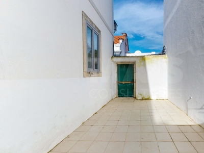 T1 remodelado com terraço no centro de Cascais