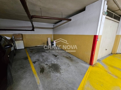 Apartamento T2 c/ Lugar de Garagem em Canelas