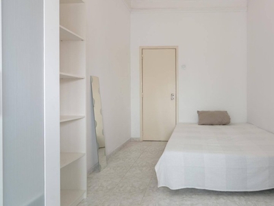 Quarto para alugar em apartamento de 9 quartos no Areeiro, Lisboa