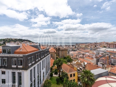 Apartamento T4 com vista rio, na Pena, em Lisboa
