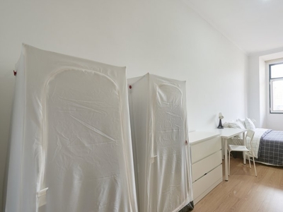 Alugo quarto em apartamento de 21 quartos em Lisboa