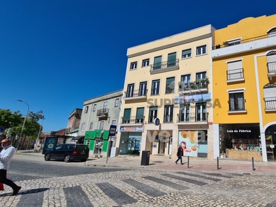 Apartamento T3 à venda em Largo do Conde de Fontalva