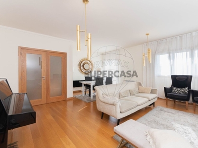 Apartamento T3 para arrendamento em Benfica