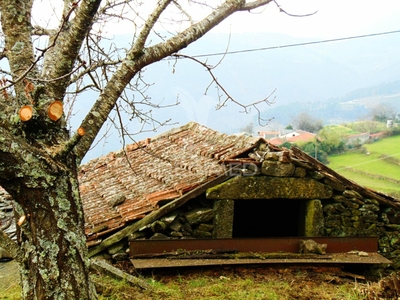 Casa de Pedra p/reconstruir e terreno a 8 kms de Vila Real,