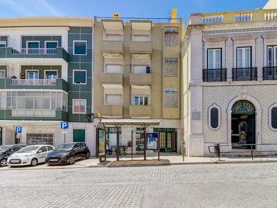 Loja / atelier de 2 pisos na Penha de França - Lisboa
