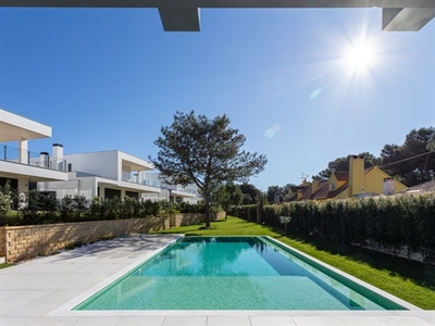Moradia V4 em condominio privado com piscina e jardim, em Alcabideche